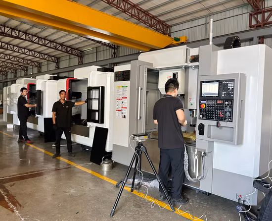 Centre d'usinage vertical automatique de précision, fraiseuse CNC pour petits composants, profils en aluminium, acier, fer et cuivre, Vmc